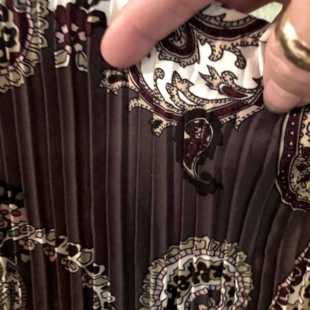 EUC Signature by Larry Levine Blouse - Picture 5 of 6